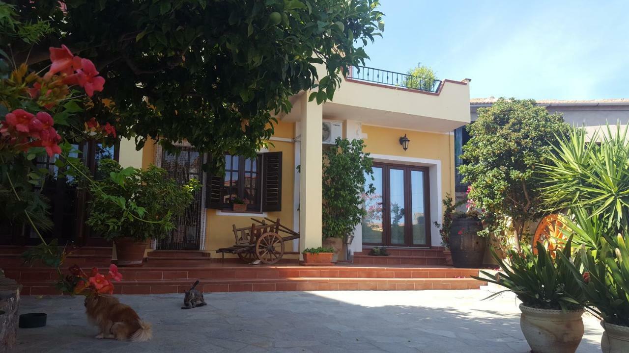 Su Carreri Bed & Breakfast Armungia Bagian luar foto